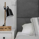 דירה Elegant Very Berry With Parking And Balcony By Renters *