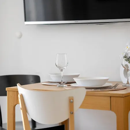 Appartamento Elegant Very Berry With Parking And Balcony By Renters