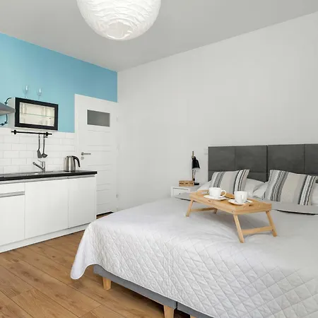 Elegant Very Berry With Parking And Balcony By Renters Appartamento