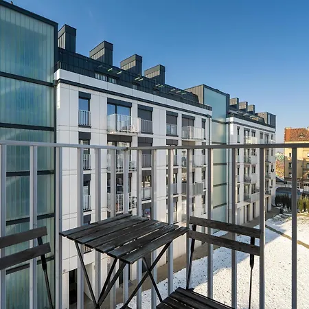 Elegant Very Berry With Parking And Balcony By Renters Appartamento