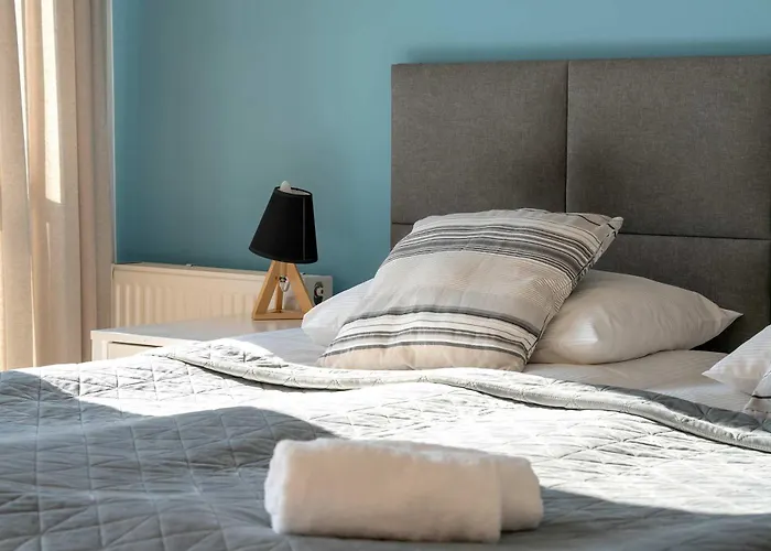 Apartment Elegant Very Berry With Parking And Balcony By Renters